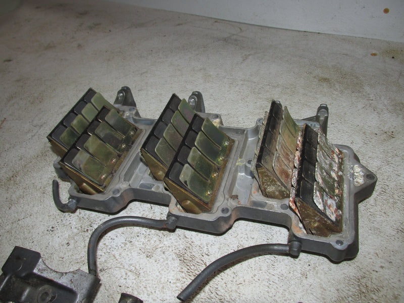Yamaha 200hp 2 Stroke Outboard Intake Manifold / Reeds (64E) (6G5-13641-11-94)