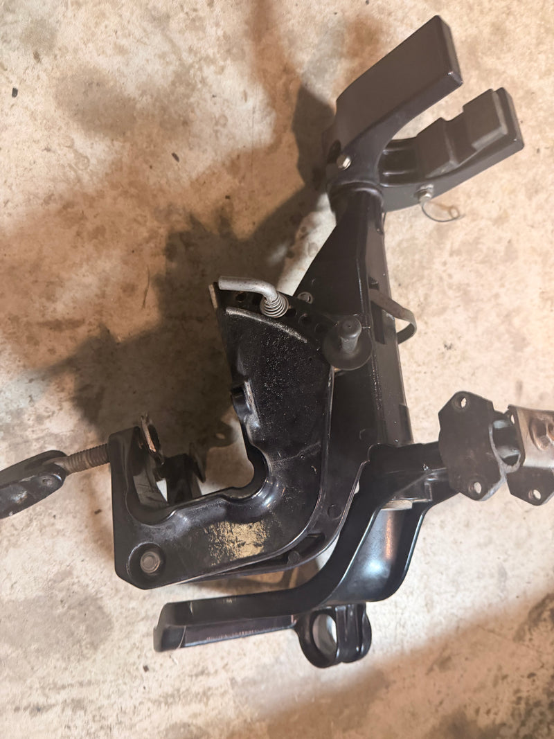 Nissan 9.8hp 4 Stroke Outboard Swivel Bracket