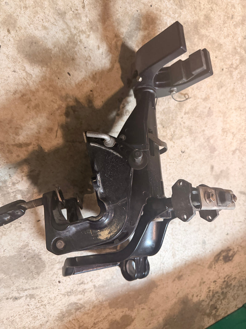 Nissan 9.8hp 4 Stroke Outboard Swivel Bracket