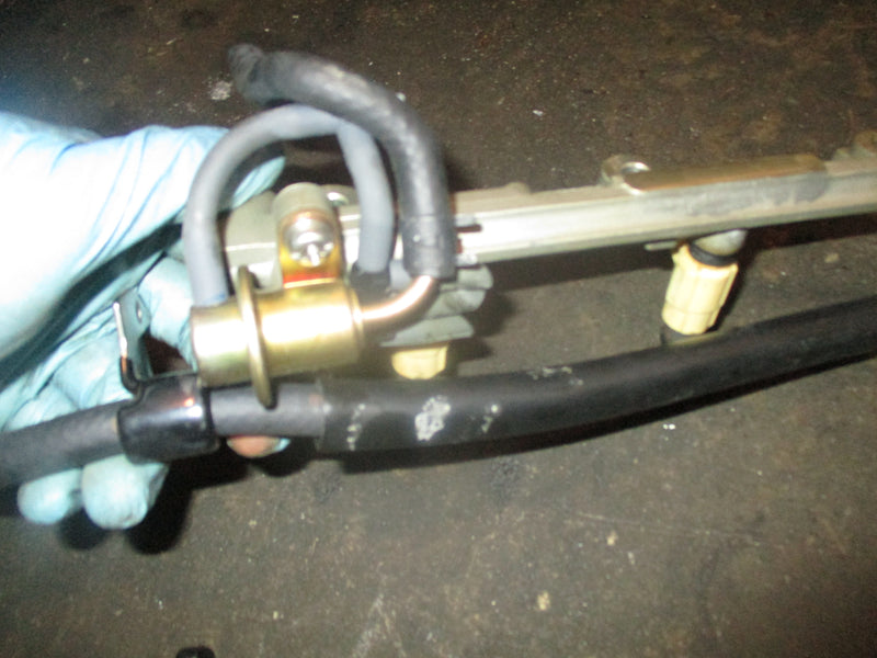 Yamaha 200hp 4 stroke outboard fuel rail and injector set (69J-13160-00-00)