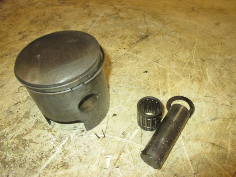 2000 Suzuki DT200 2 Stroke Starboard/Right Piston (12110-88D50)