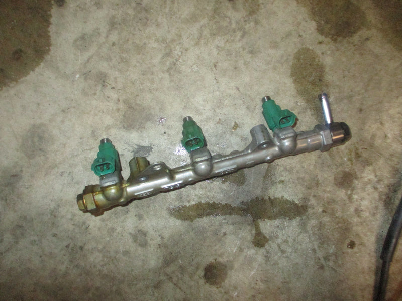 Suzuki DF60A outboard fuel rail and injector set (15751-88L00)