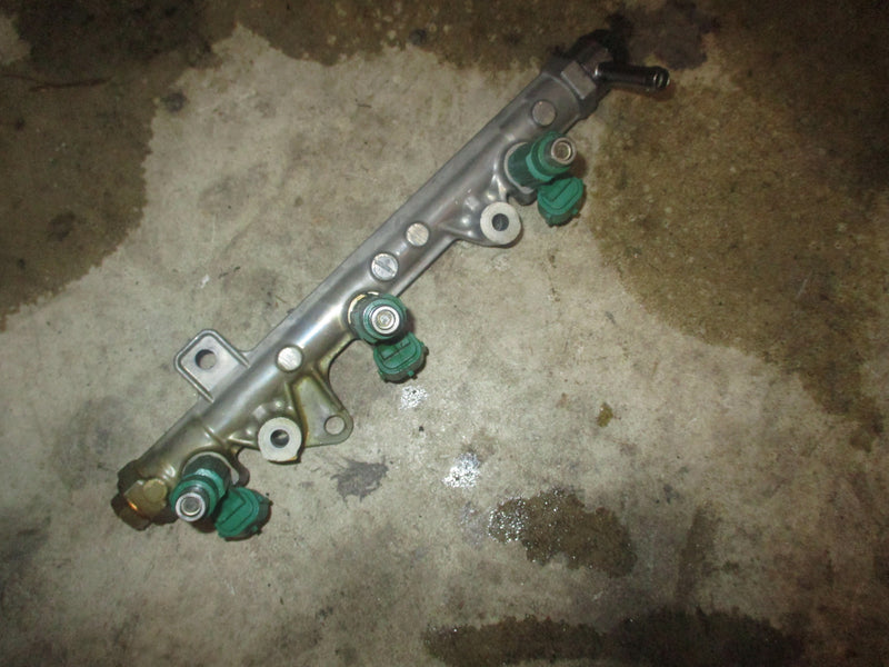 Suzuki DF60A outboard fuel rail and injector set (15751-88L00)
