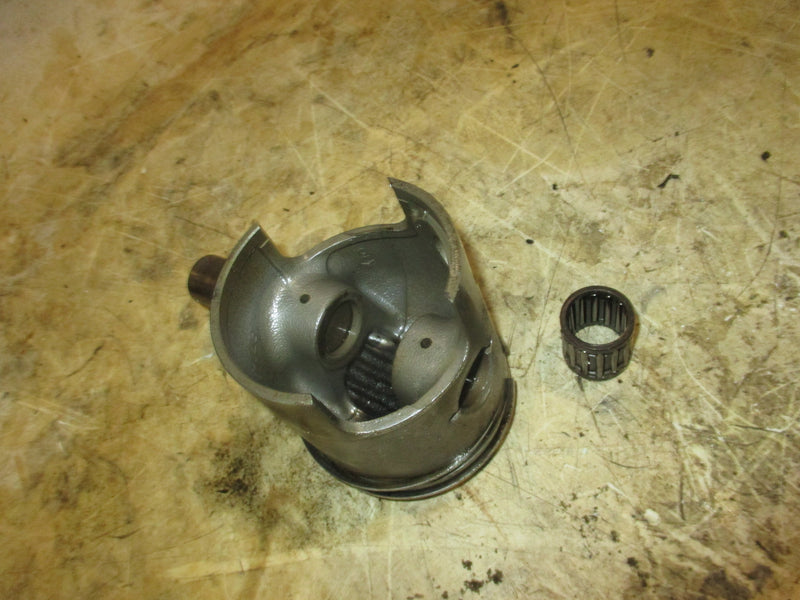 2000 Suzuki DT200 2 Stroke Port/Left Piston (12120-88D50)