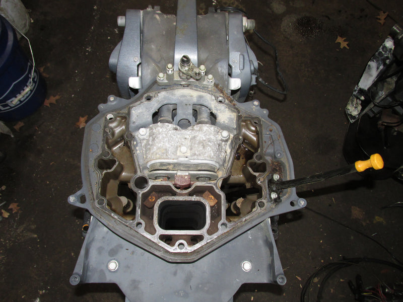 Yamaha 300hp 4.2L 4 Stroke Outboard 25 inch Midsection