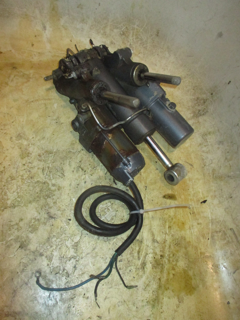 Yamaha 225hp OX66 2 Stroke outboard Tilt Trim Unit (Parts)