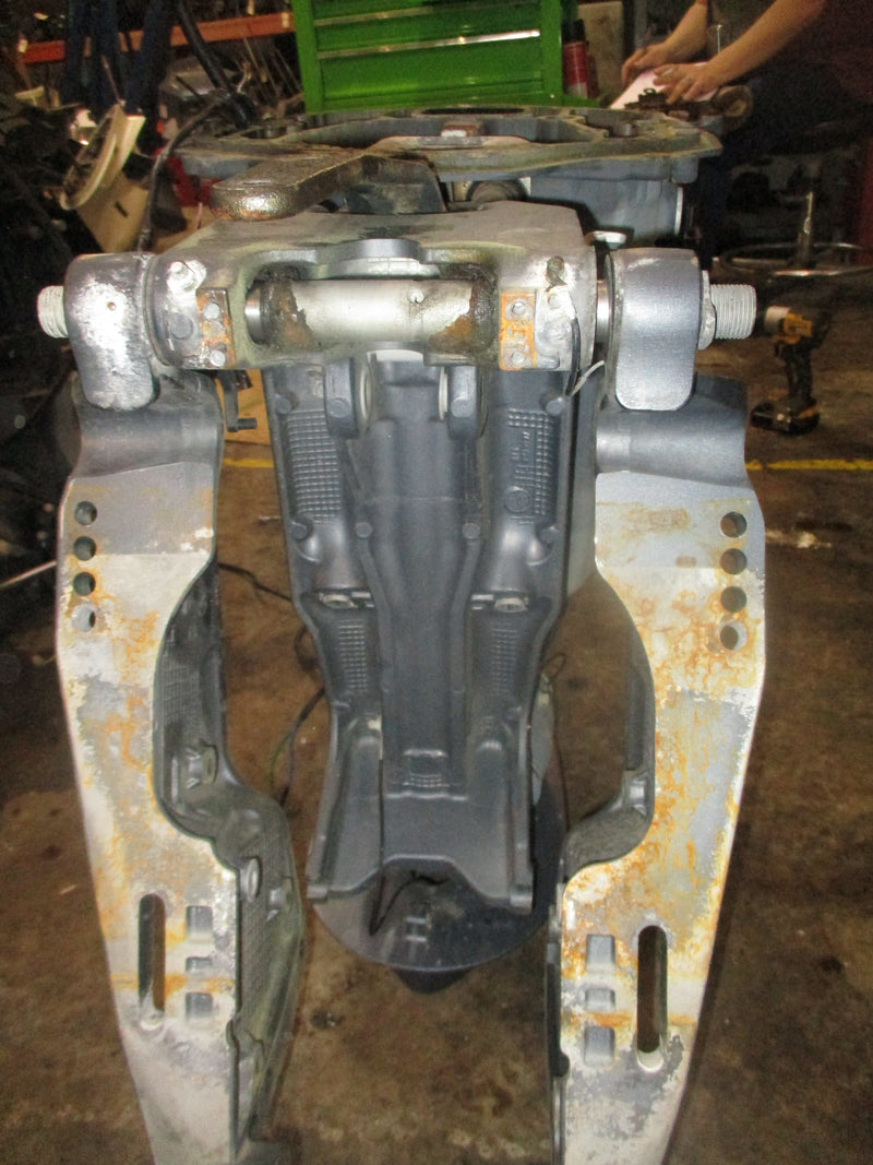 Yamaha 300hp 4stroke 4.2L outboard 25" mid section