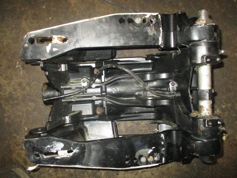 Suzuki DF 140 140 hp 4 stroke outboard Swivel Bracket 25"