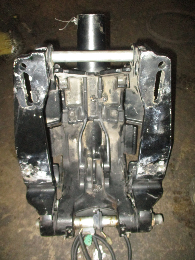 Suzuki DF 140 140 hp 4 stroke outboard Swivel Bracket 25"