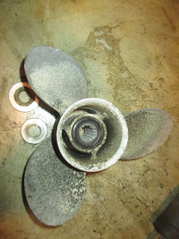 Load image into Gallery viewer, Yamaha 50hp 2 stroke outboard Aluminum Propeller 15 Pitch
