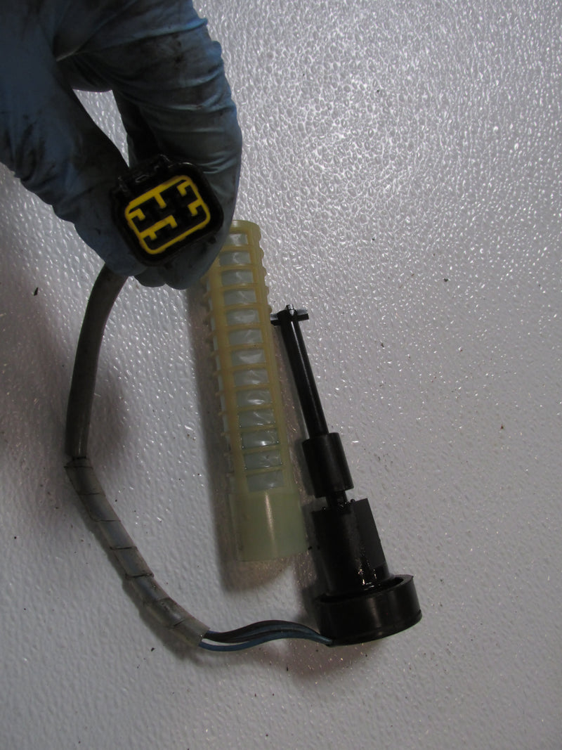 Yamaha 200hp HPDI 2 Stroke Outboard Oil level sender (67H-85730-00-00)