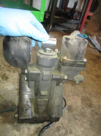 Load image into Gallery viewer, Suzuki DF140 outboard SHOWA tilt trim unit
