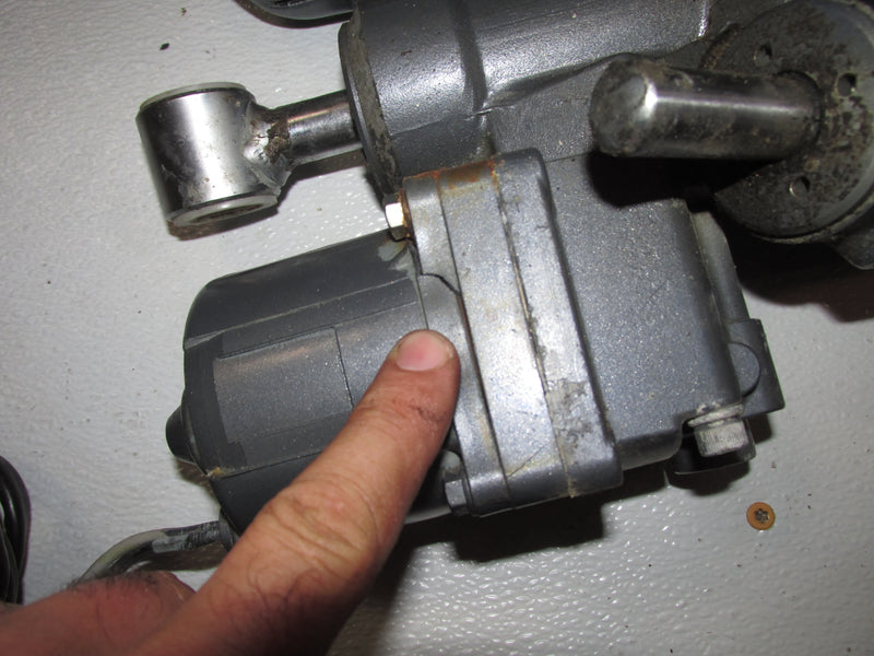 Yamaha 150hp HPDI 2 Stroke Outboard Showa Tilt Trim Unit (68F-43800-01-4D)