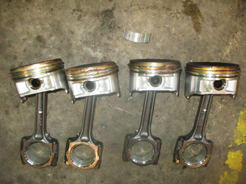 Suzuki DF140 outboard piston and rod set (12111-92J00)