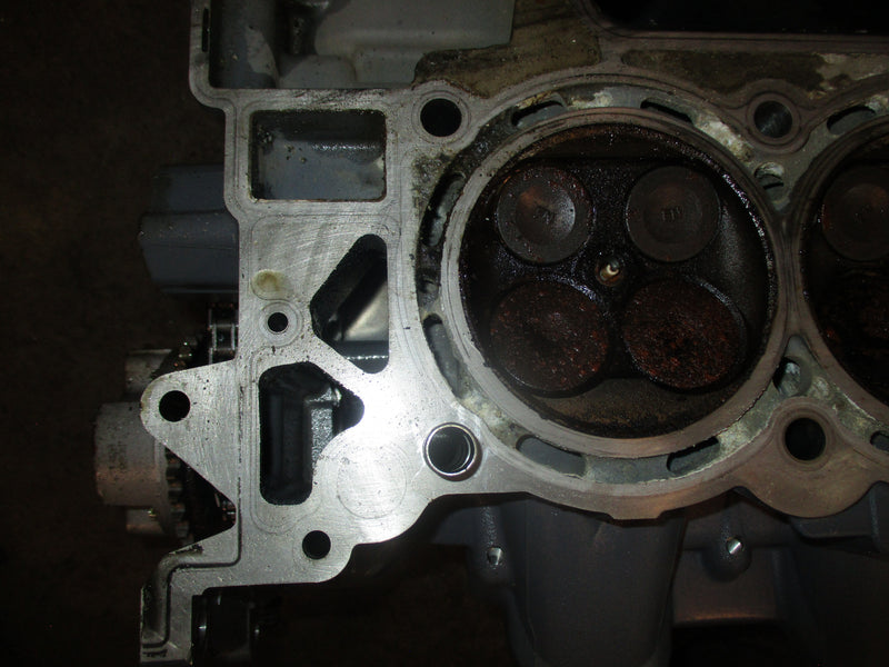 Suzuki DF350 A 350hp outboard starboard cylinder head (11101-98L01)