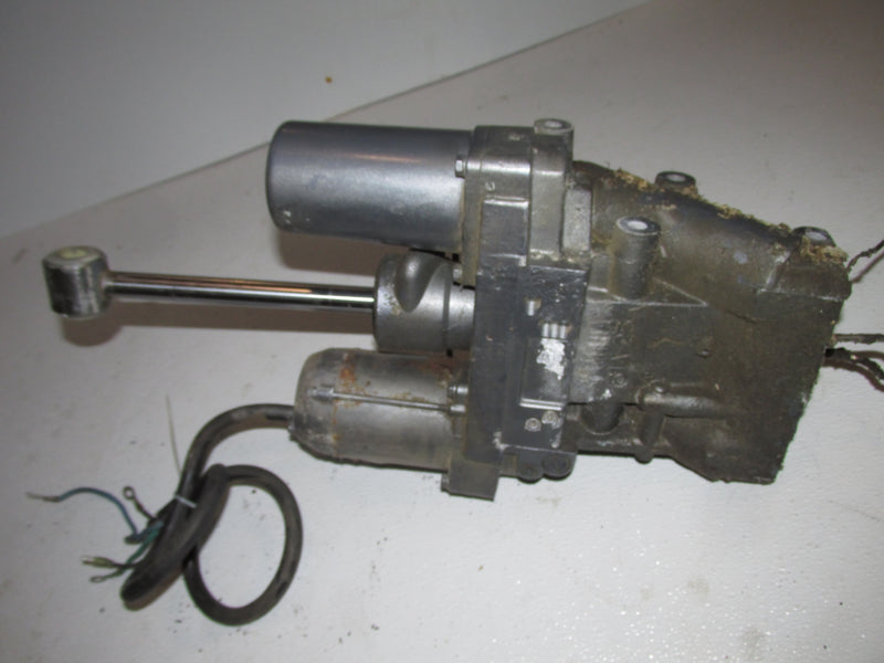 Yamaha 225hp OX66 2 Stroke Outboard Tilt Trim Unit (61A-43800-25-4D)