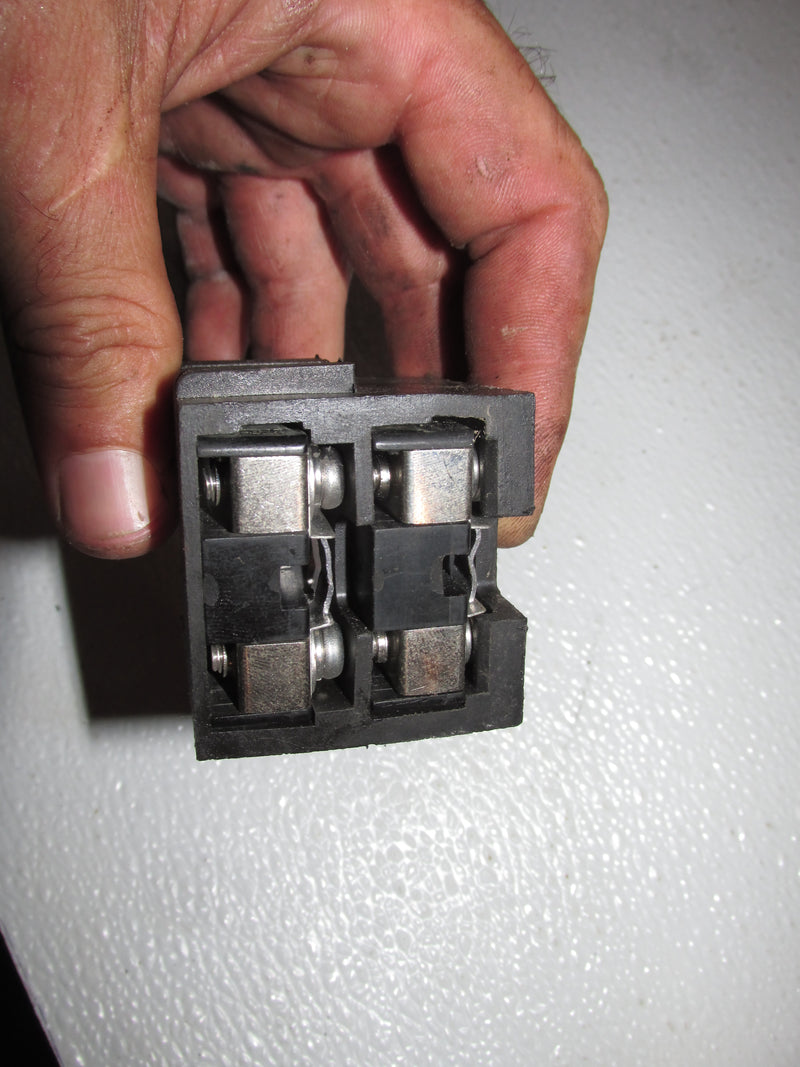 Yamaha 225hp OX66 2 Stroke Outboard Fuse Box w/ 2 Fuses (61A-82150-00-00)