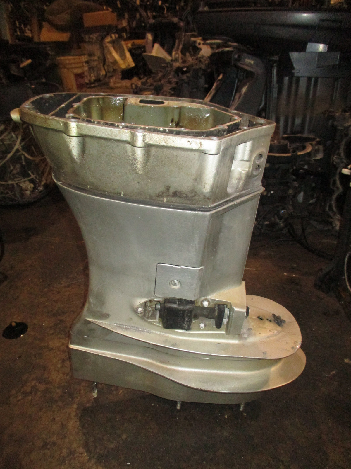 Honda BF90A 90hp outboard 25" upper casing and oil pan (11311-ZW1-000ZA)