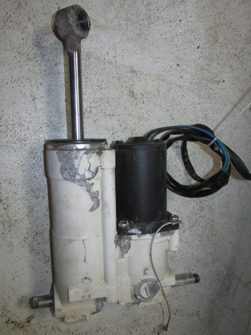 Johnson 35hp 3 CYL 2 Stroke Outboard Tilt Trim Unit (438135)