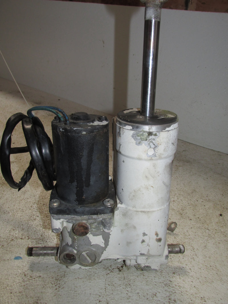 Johnson 35hp 3 CYL 2 Stroke Outboard Tilt Trim Unit (438135)