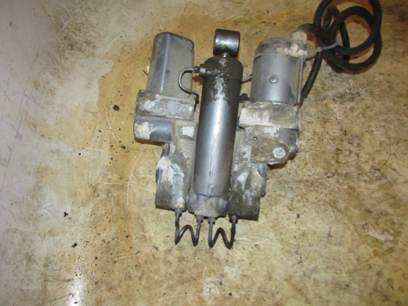 Yamaha 115hp 2 Stroke Outboard Tilt trim unit