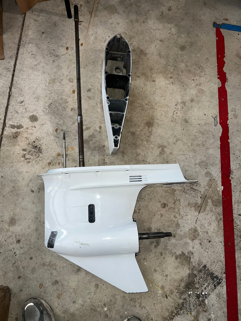 Yamaha 300hp 4.2L 4 stroke outboard 30" lower unit COUNTER ROTATION