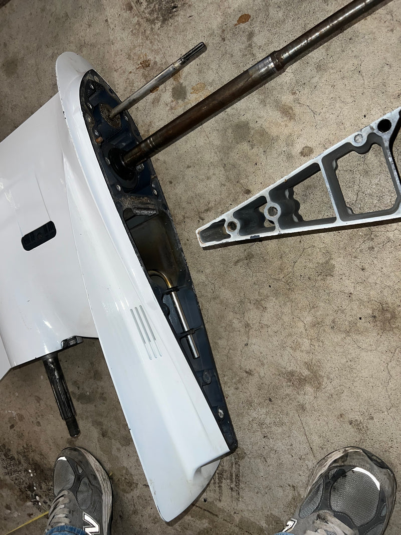 Yamaha 300hp 4.2L 4 stroke outboard 30" lower unit COUNTER ROTATION
