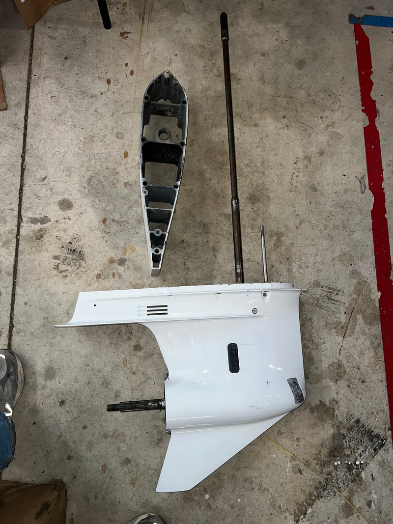Yamaha 300hp 4.2L 4 stroke outboard 30" lower unit COUNTER ROTATION