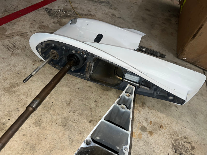Yamaha 300hp 4.2L 4 stroke outboard 30" lower unit COUNTER ROTATION