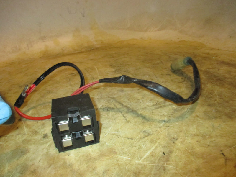 Yamaha 150hp OX66 2 stroke outboard fuse holder with 2 fuses (61A-82153-00)