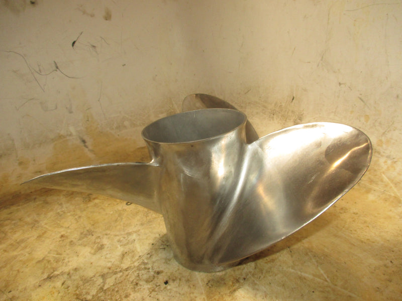 Suzuki 150 -250 hp 4 stroke outboard stainless steel propellor (14 3/4x23R)