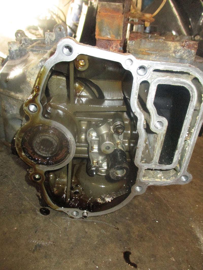 Honda 20hp 4 stroke outboard crankcase block