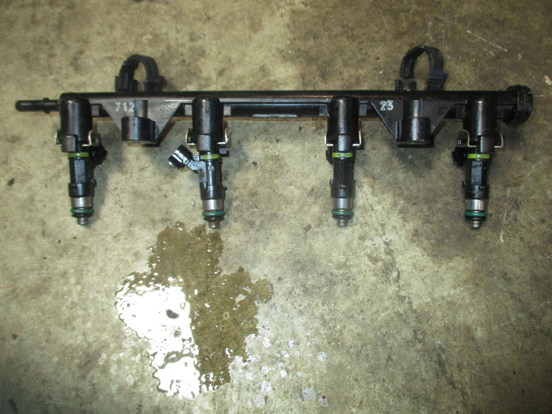 Yamaha 115hp 4 stroke outboard fuel rail and injector set (6EK-13160-00)