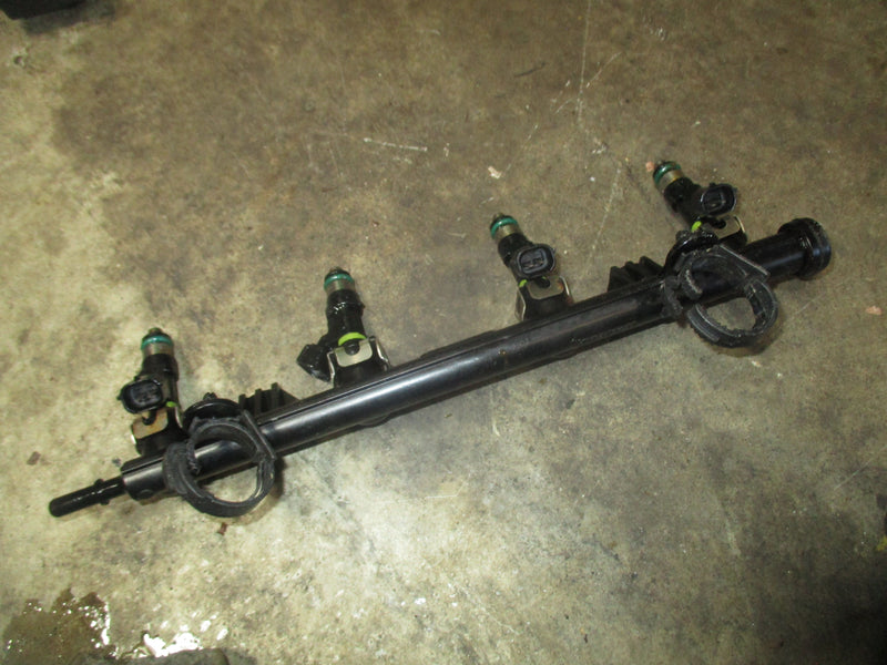 Yamaha 115hp 4 stroke outboard fuel rail and injector set (6EK-13160-00)