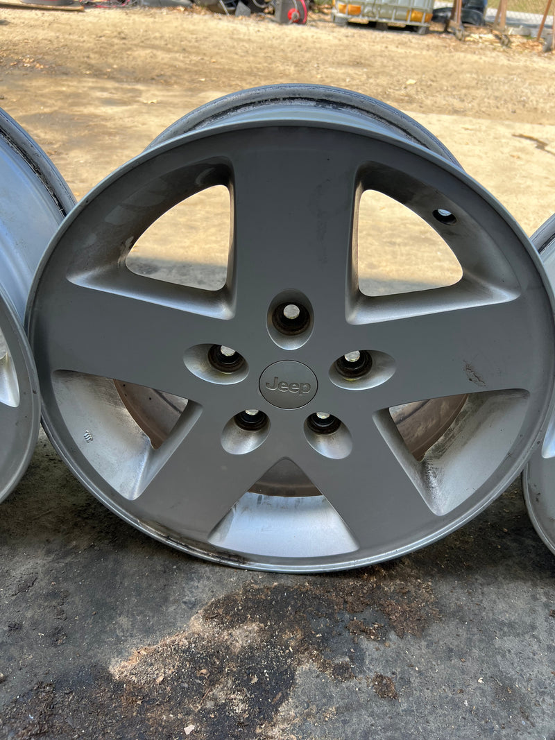 Jeep 5 lug rim set 18" (sizes in photos) SET OF 5
