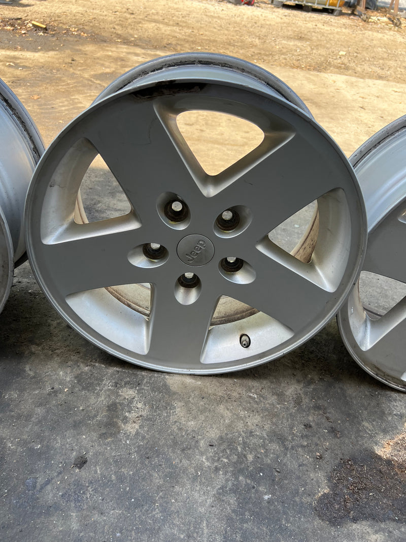 Jeep 5 lug rim set 18" (sizes in photos) SET OF 5