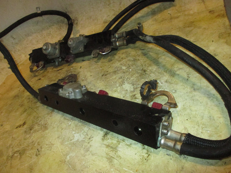 Mercury Optimax 225hp 2 stroke outboard Fuel Rail & Injector Set