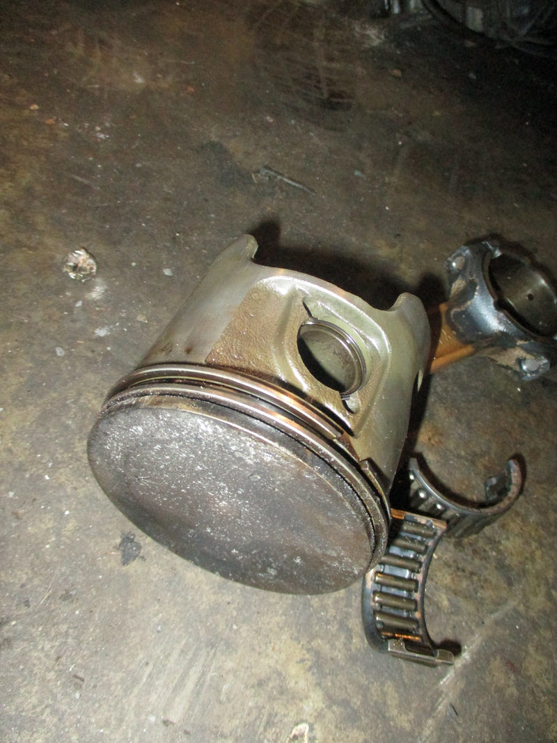 Yamaha SWS 225hp 2 stroke outboard starboard piston and rod (62J-01)