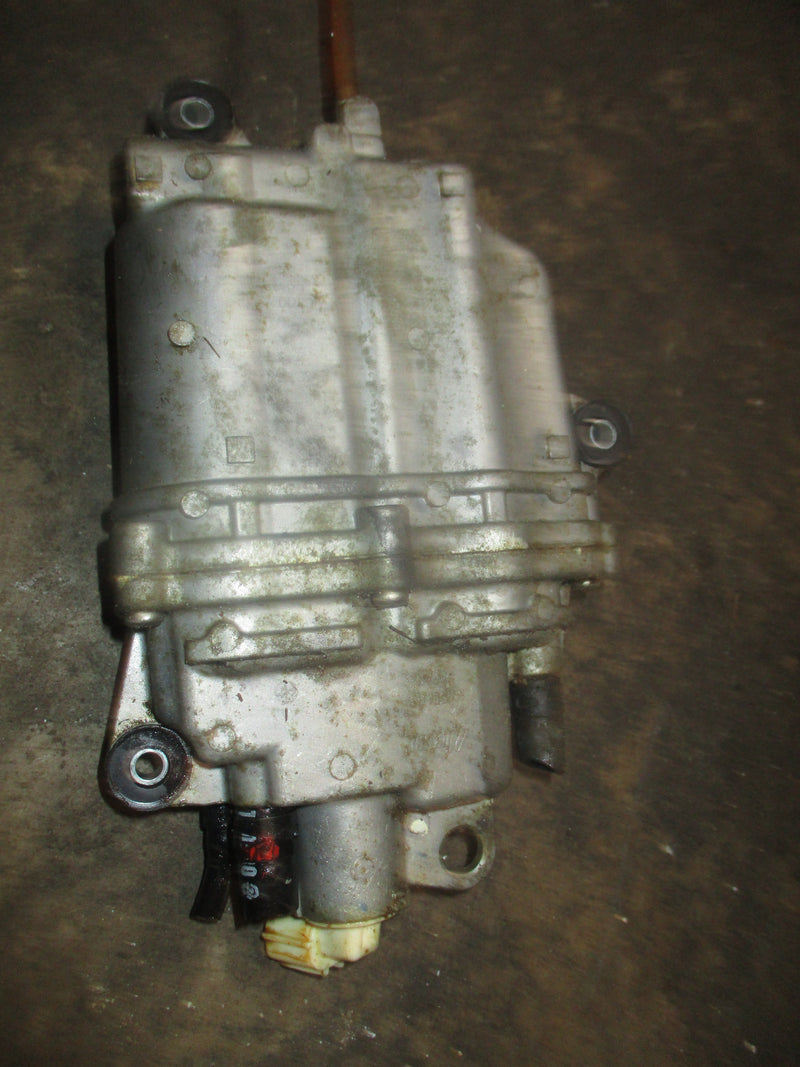 Suzuki DF140 outboard VST (15600-90J00)