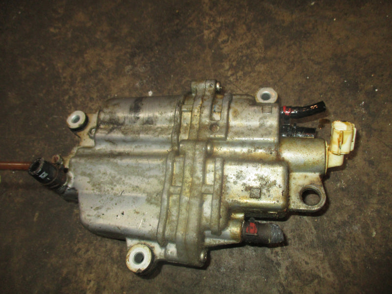 Suzuki DF140 outboard VST (15600-90J00)