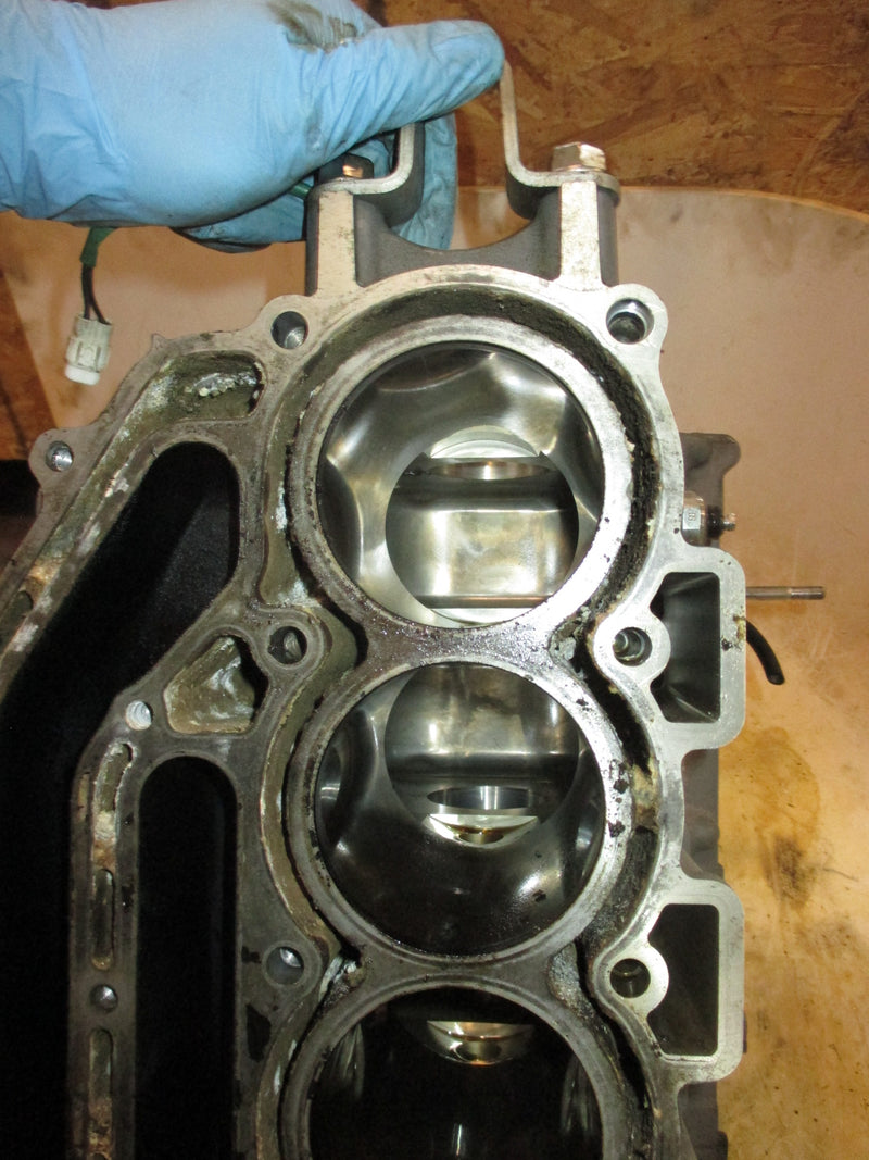 Suzuki DF115 115hp outboard crankcase block SOLD AS IS