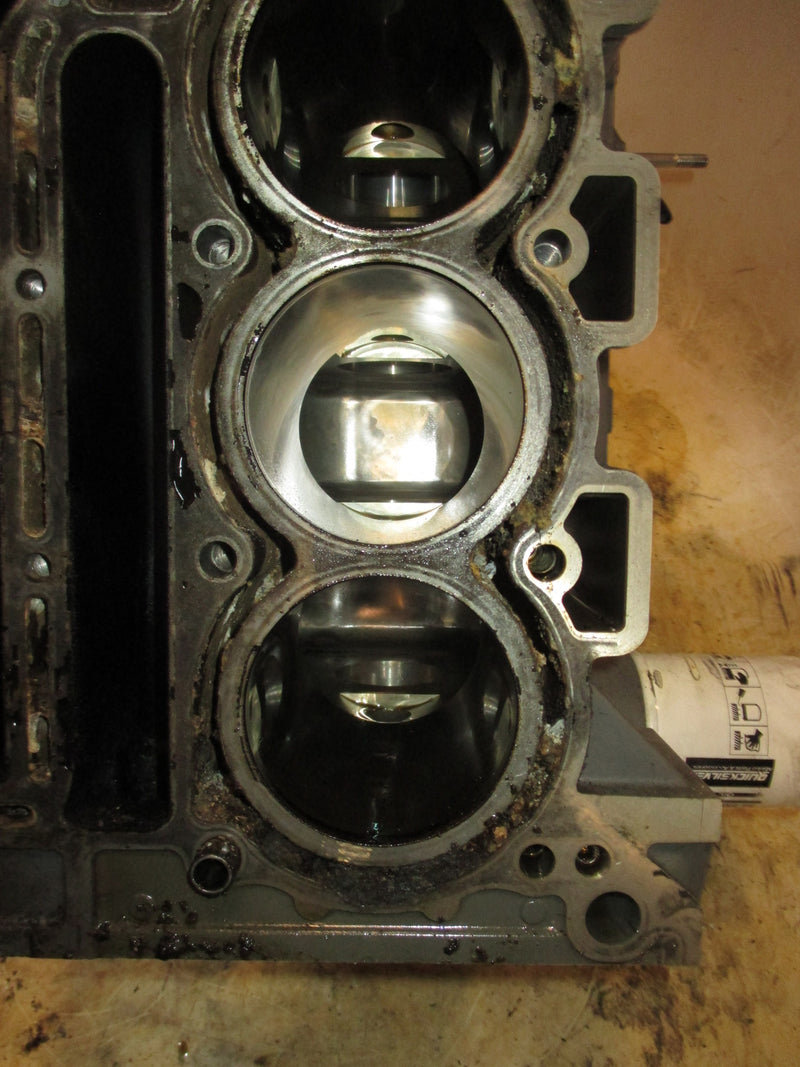 Suzuki DF115 115hp outboard crankcase block SOLD AS IS