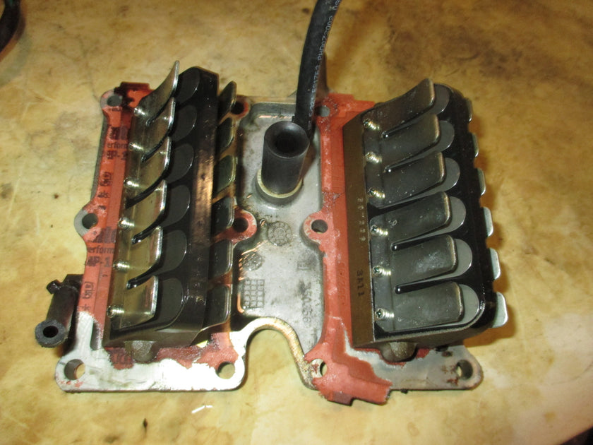 Evinrude Etec 40hp 2 stroke outboard intake manifold with reeds (50052 ...