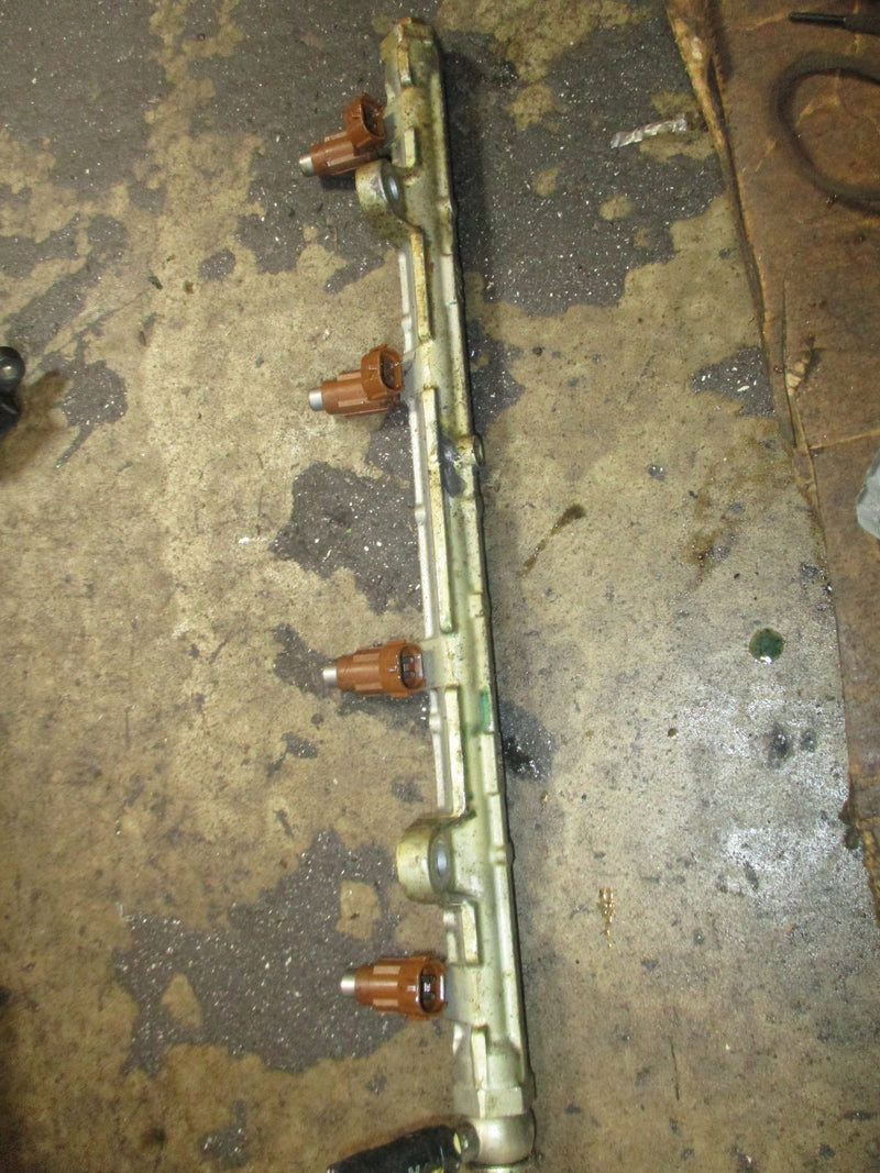 Suzuki DF175 outboard fuel rail and injector set (15751-96J00)