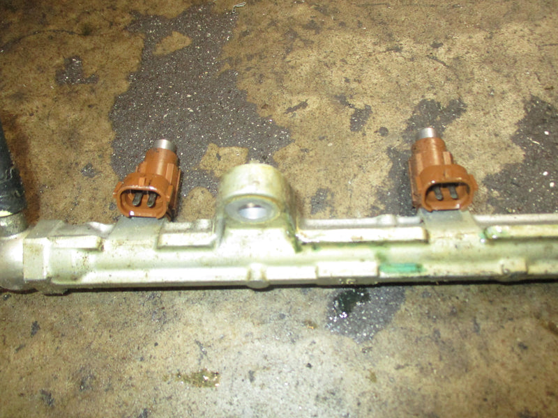 Suzuki DF175 outboard fuel rail and injector set (15751-96J00)