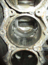 Load image into Gallery viewer, Evinrude 175hp 2 Stroke outboard Crankcase Block
