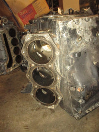 Load image into Gallery viewer, Evinrude 175hp 2 Stroke outboard Crankcase Block
