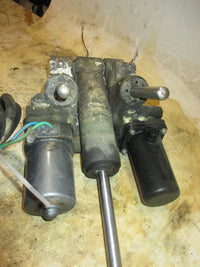 Load image into Gallery viewer, Yamaha 350hp 4 stroke outboard tilt trim unit
