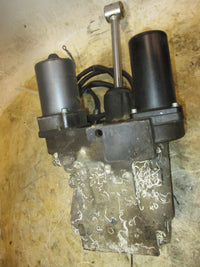 Load image into Gallery viewer, Yamaha 350hp 4 stroke outboard tilt trim unit
