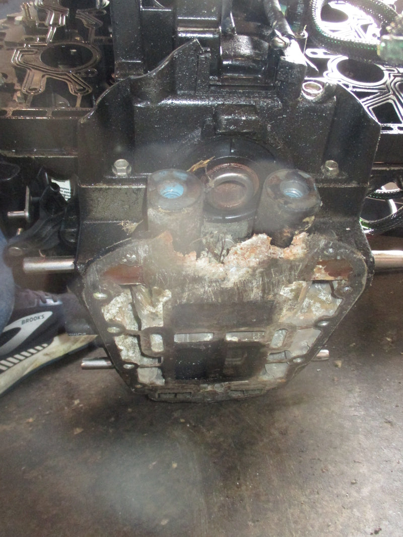 Evinrude 115hp 2 stroke outboard crankcase powerhead